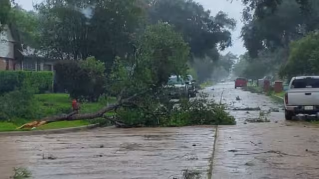 El Huracán Beryl a su paso por Texas, provocó la muerte de un hombre de 53 años de edad