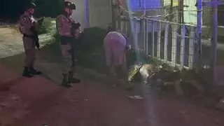 Balean a hombre, desde motocicleta en movimiento, en Cancún