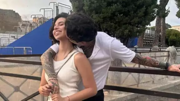 Revista HOLA comparte primeras fotos de Ángela Aguilar y Christian Nodal como pareja