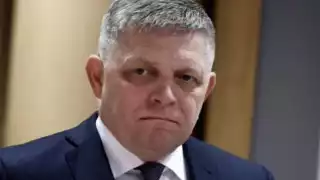 Primer Ministro de Eslovaquia, Robert Fico, continúa grave y debió ser operado nuevamente