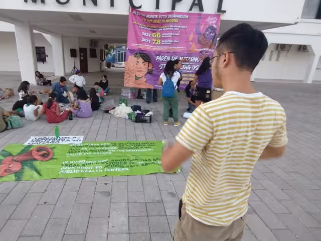 A diferencia de años anteriores, esta vez no recorrieron la Quinta Avenida; manifestaron en la plaza cívica