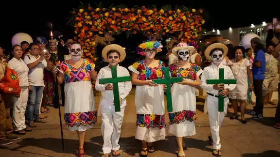 Así se vive el Día de Muertos en Pomuch, Campeche: huesos limpios, altares y fiesta cultural