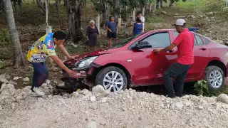 Abuelito pierde el control de su vehículo tras dormirse en la carretera Mérida-Campeche