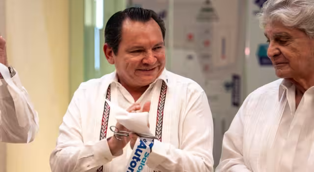 Joaquín Díaz Mena cortó el listón en la inauguración del Salón del Automóvil