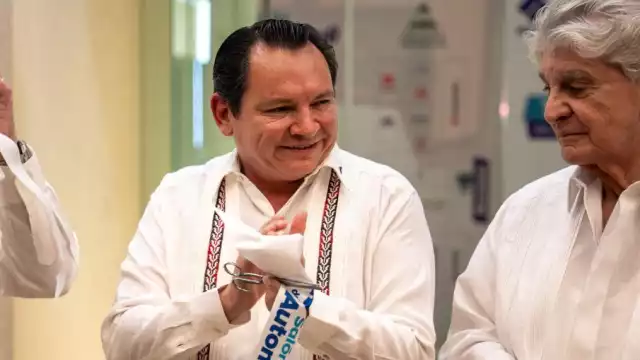 Joaquín Díaz Mena cortó el listón en la inauguración del Salón del Automóvil