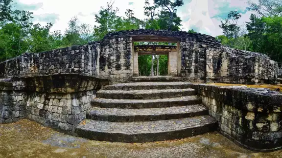 Balamkú, el Templo del Jaguar: Arte y naturaleza en Campeche Balamkú, el Templo del Jaguar: Arte y naturaleza en Campeche