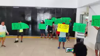  “No nos dejan trabajar ni vender": Pescadores de Puerto Juárez protestaron por clausura de centro de operaciones