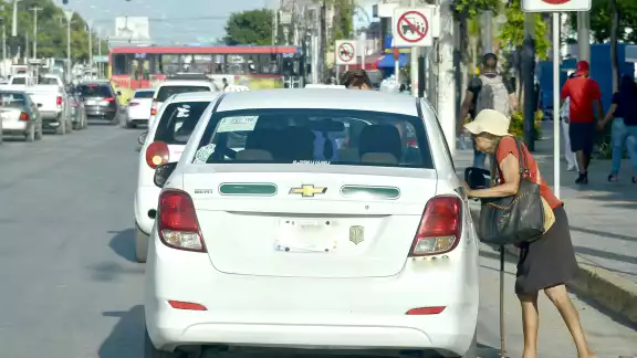 Cancunenses piden regularización de las tarifas de taxis por aumento excesivo