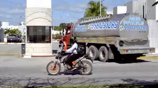 Crisis de agua potable llega a zonas residenciales de Cancún