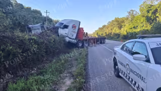 El accidente provocó el cierre parcial de la carretera federal 307