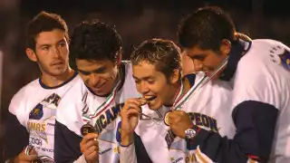 Bicampeón con Pumas alza la mano para dirigir a los felinos