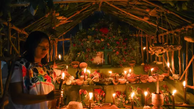 "Cuando las mañanas comienzan a enfriar y el viento sopla como si tuviera pequeñas navajitas, signifi ca la cercanía del Día de los Muertos"