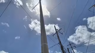 Vecinos denuncian riesgo por cables de alta tensión