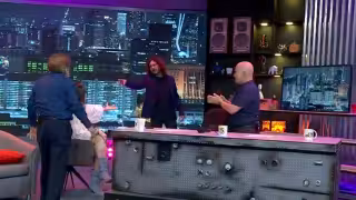 Óscar Burgos y Tony Balardi casi llegan a los golpes durante un programa en vivo