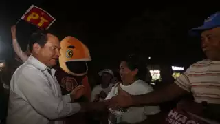Joaquín Díaz Mena recorre las calles del fraccionamiento Las Américas de Mérida