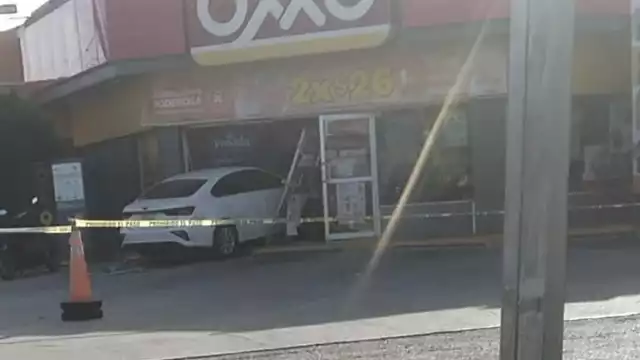 El hombre se impactó contra el acceso del establecimiento