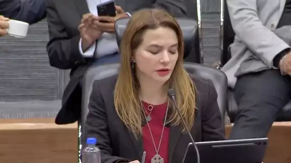INE aprueba que mexicanos en el extranjeros no voten en elección electoral en proceso judicial.