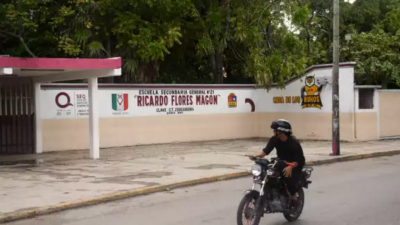 Padres de familia de la “Ricardo Flores Magón” exigen a la Secretaría de Educación una respuesta rápida. Padres de familia de la “Ricardo Flores Magón” exigen a la Secretaría de Educación una respuesta rápida.
