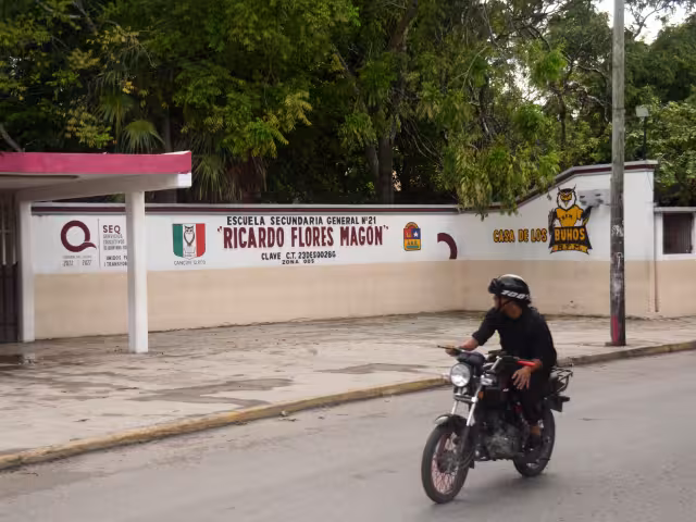 Padres de familia de la “Ricardo Flores Magón” exigen a la Secretaría de Educación una respuesta rápida.