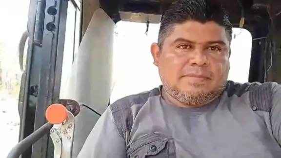 Jesús Alejandro Torres Melken salió de Xpujil, Calakmul rumbo a Chetumal, Quintana Roo hace dos días Jesús Alejandro Torres Melken salió de Xpujil, Calakmul rumbo a Chetumal, Quintana Roo hace dos días
