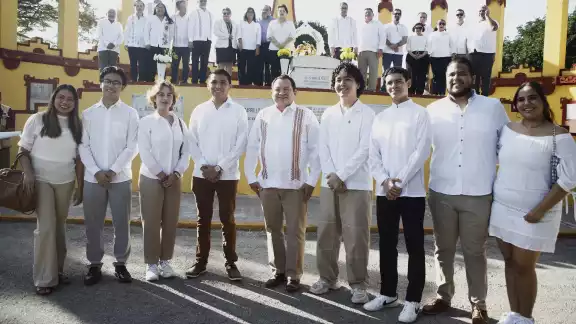 Gobernador de Yucatán anunció la creación de la beca universitaria Jóvenes Renacimiento en Yucatán Gobernador de Yucatán anunció la creación de la beca universitaria Jóvenes Renacimiento en Yucatán