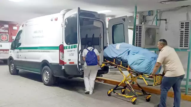 Las ambulancias son utilizadas para llevar fardos de ropa a la lavandería, mientras que los pacientes deben alquilar el servicio de unidades privadas.