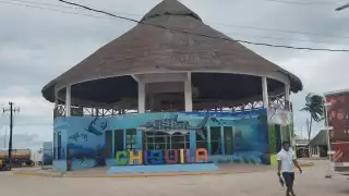 Parador turístico se incendia por corto circuito en  Lázaro Cárdenas