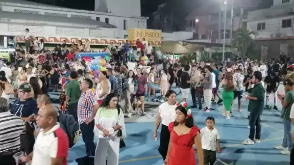 Así fue el Grito de Independencia en Isla Mujeres (FOTOS) Así fue el Grito de Independencia en Isla Mujeres (FOTOS)