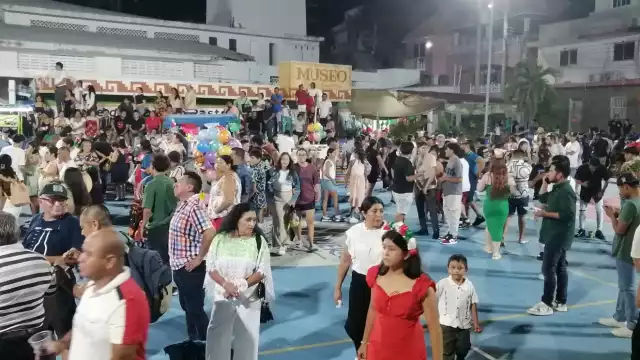 Así fue el Grito de Independencia en Isla Mujeres (FOTOS)