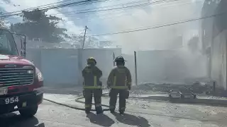 Corto circuito provoca un incendio en una casa de la supermanzana 228 de Cancún  