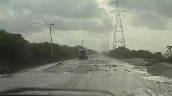 El huracán Milton afectó dos tramos de la carretera federal 180 Matamoros-Puerto Juárez El huracán Milton afectó dos tramos de la carretera federal 180 Matamoros-Puerto Juárez