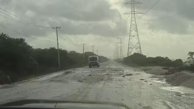 El huracán Milton afectó dos tramos de la carretera federal 180 Matamoros-Puerto Juárez
