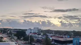 Familias y turistas se reunieron en las playas de Tulum para admirar los primeros rayos de sol del 2025