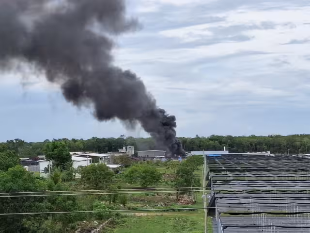 Debido al riesgo, la circulación alrededor de la zona fue cerrada para evitar mayores incidentes