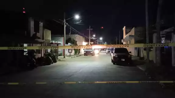 Cadáveres encontrados durante el cateo a una casa en Cancún, son de una mujer y un hombre