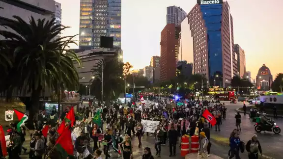Trabajadores de la CNTE han colapsado la capital del país en múltiples ocasiones. Trabajadores de la CNTE han colapsado la capital del país en múltiples ocasiones.