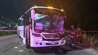 Fatal   accidente en Quintana Roo: Choque entre autobús y combi deja un muerto