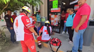 Mujer sufre convulsiones en la colonia Centro, en Escárcega