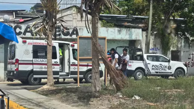 Camioneta qué se dio a la fuga arrolla a motocicleta.