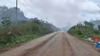 Incendio pone en peligro a automovilistas en la  carretera Valladolid-Felipe Carrillo Puerto 