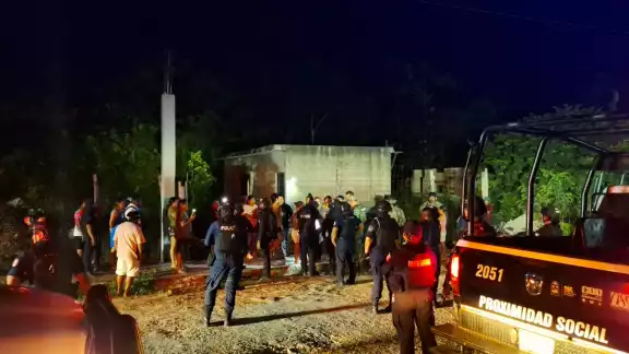Debido a las lesiones de la mujer se pidieron servicios de los paramédicos de la Cruz Roja Debido a las lesiones de la mujer se pidieron servicios de los paramédicos de la Cruz Roja