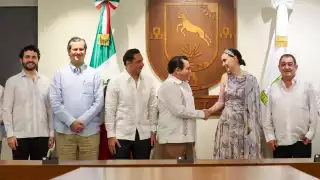 Se reúne el gobernador Joaquín Díaz Mena con Altagracia Gómez Sierra