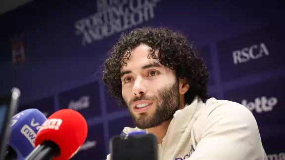 El mexicano estará ausente en la Europa League, pero sí podría jugar