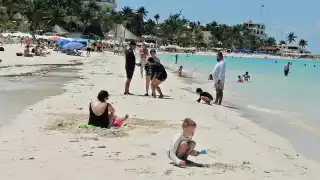 Negocios de guardavidas escasean en playas Norte y Centro de Isla Mujeres