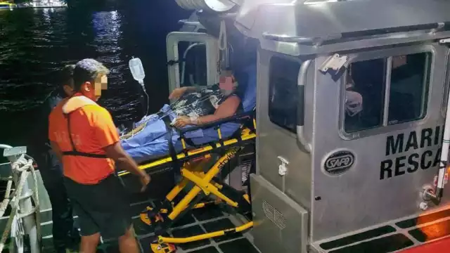 Secretaria de Marina de Isla Mujeres traslada a mujer de emergencia a Puerto Juárez