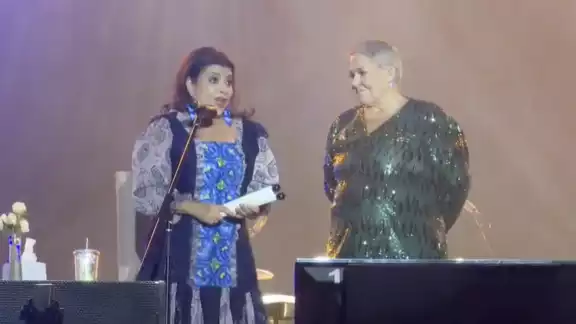 La jefa de gobierno y la Leona dormida La jefa de gobierno y la Leona dormida