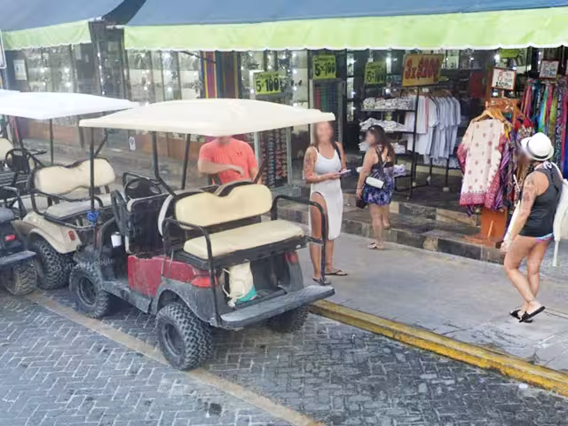 Los establecimientos fueron objetos de múltiples quejas; visitantes culpan a los operadores de estar coludidos. Grupos difunden advertencias para los turistas