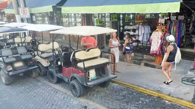 Los establecimientos fueron objetos de múltiples quejas; visitantes culpan a los operadores de estar coludidos. Grupos difunden advertencias para los turistas