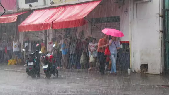 Las lluvias fuertes permanecerán durante varios días en Yucatán Las lluvias fuertes permanecerán durante varios días en Yucatán
