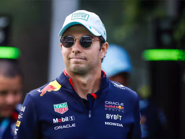 Checo Pérez tiene seis meses para decidir